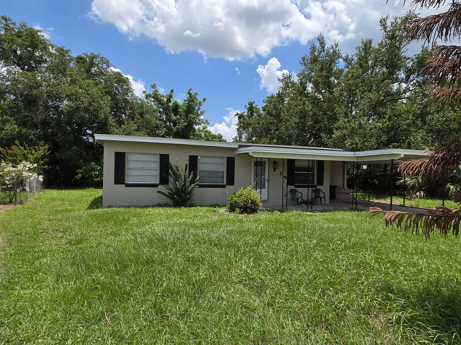 3 bed, 1.5 bath, 1424 sqft, $1,900 — Photo 1
