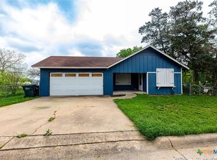 1515 Moulton St, Shiner, TX 77984