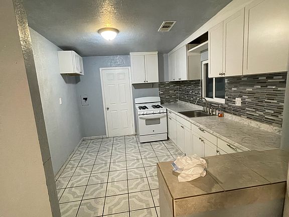 5th image of 9715 Stanford Ave
