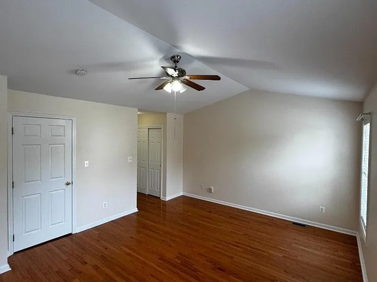 533 Coventry Dr — Photo 22