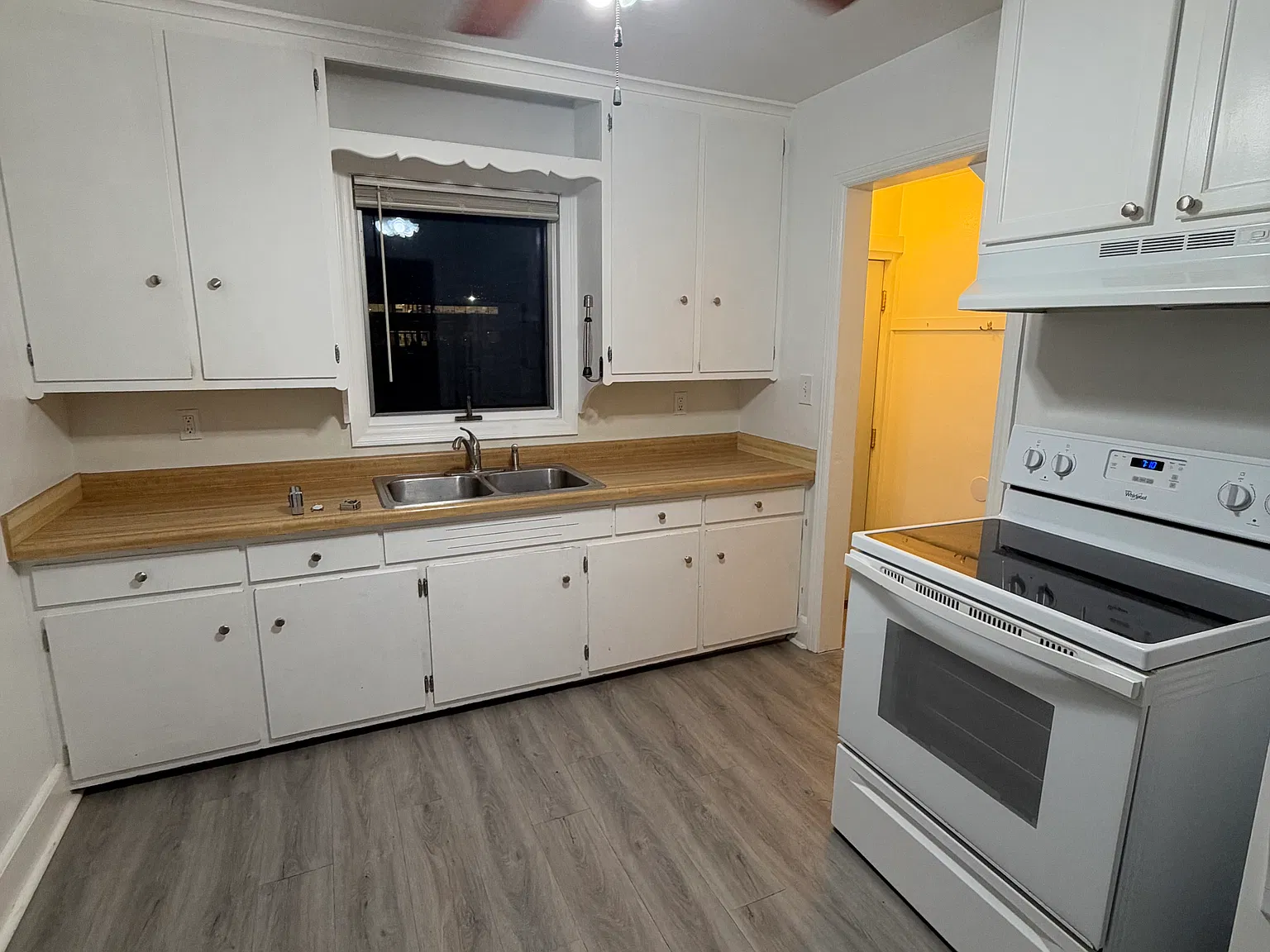 4 bed, 912 sqft, $1,995 — Photo 3