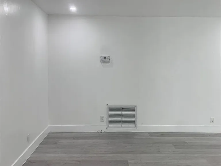 4005 NW 76th Ave — Photo 16
