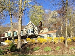 17 Old Coach Rd, Randolph, NJ 07869