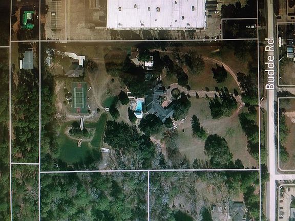 10 Incredible unrestricted acres in The Woodlands.