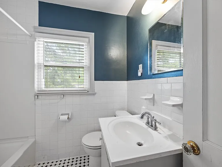 932 Woodrow Ave — Photo 50