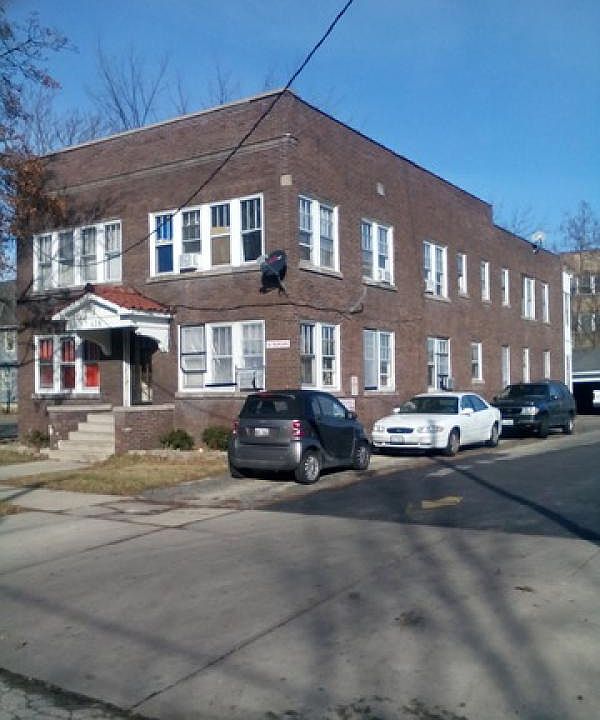 2nd image of 418 E Downer Pl