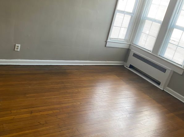 15605 Van Aken Blvd APT 4