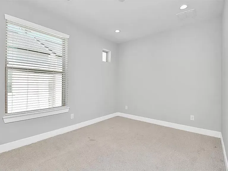 714 Clark St — Photo 17