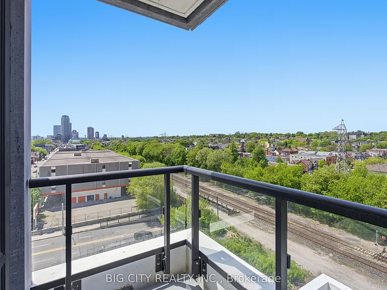 858 Dupont St #705 — Photo 6