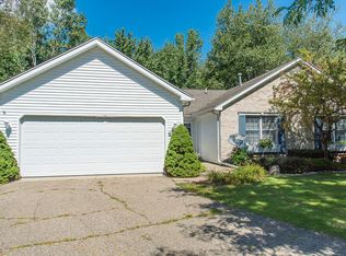 6216 Cross Bend Ct, Kalamazoo, MI 49009