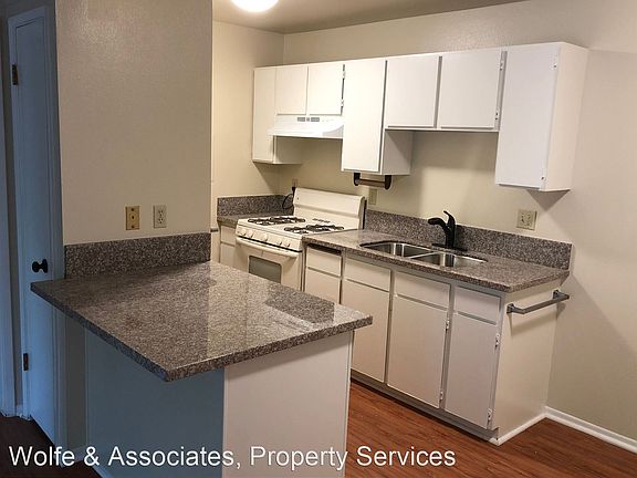 5th image of 326 Hollipat Center Dr APT 19