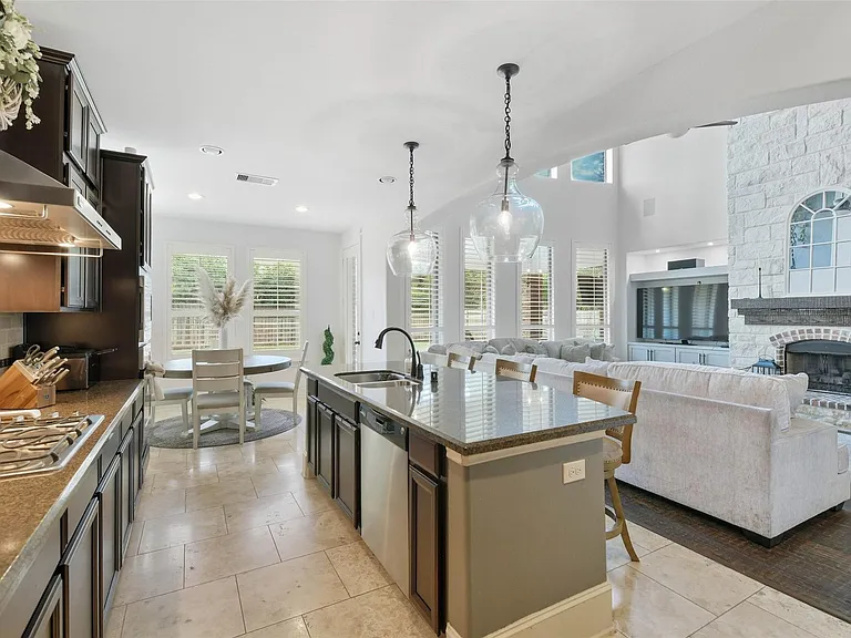 17611 Fossil Ridge Ln — Photo 14
