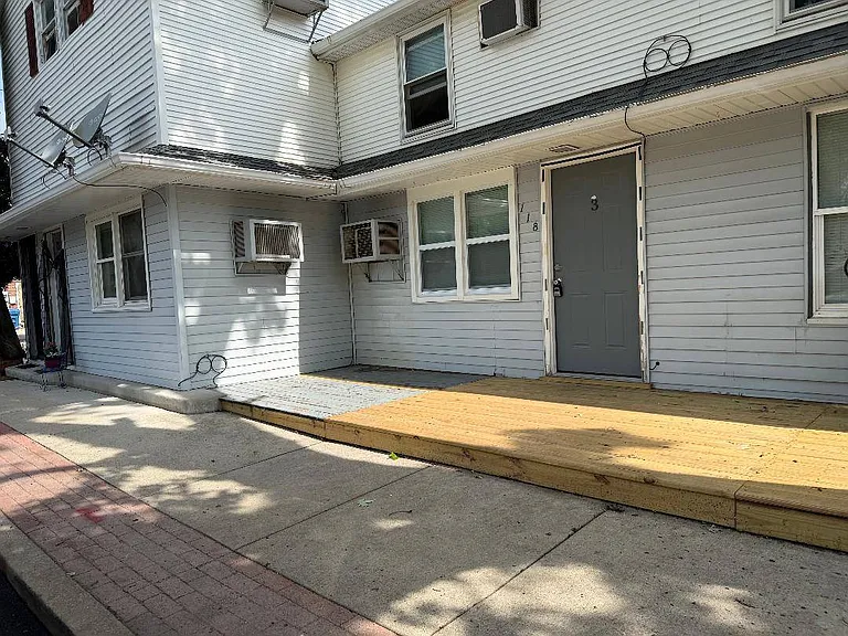 118 E Canal St #3 — Photo 1