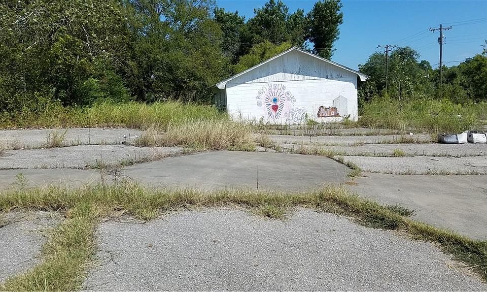 1st image of 208 W Gale Ave
