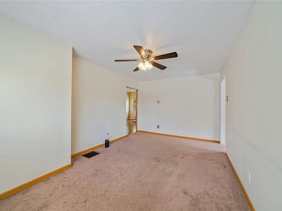 4th image of 135 Elrico St