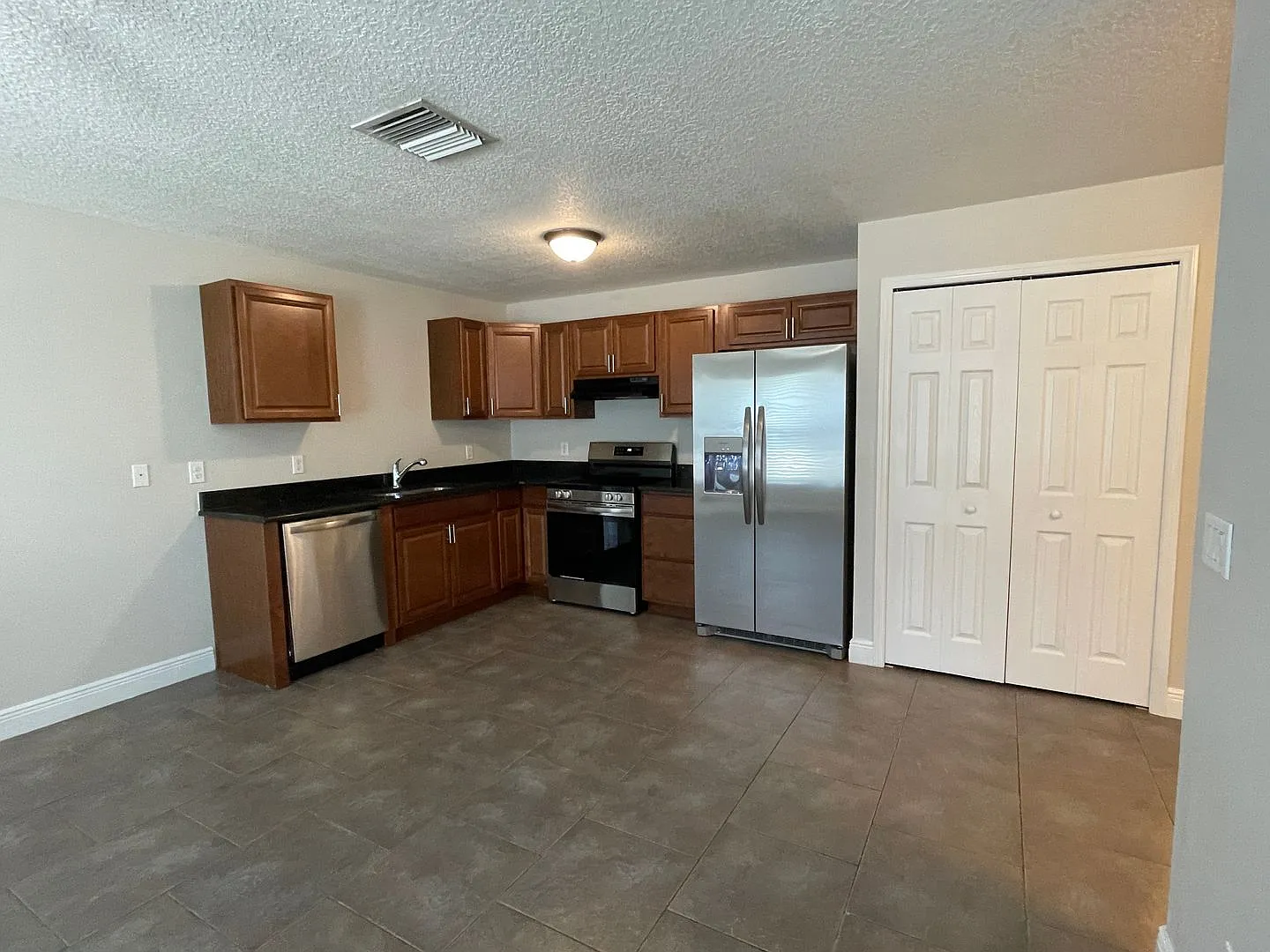 528 E Citrus Ave — Photo 4