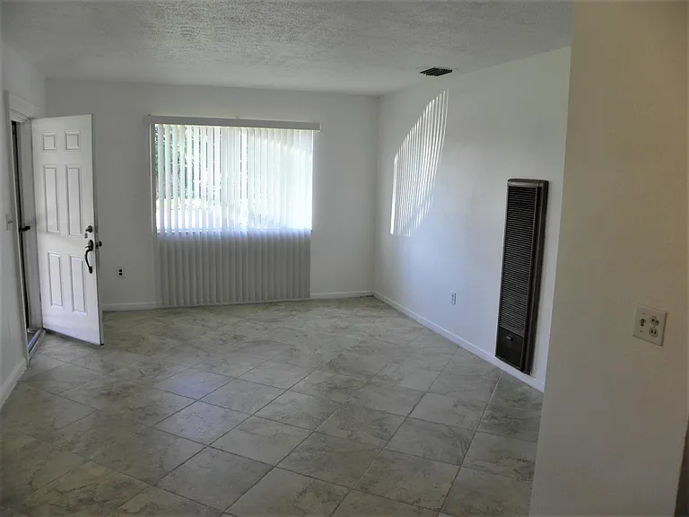 307 W University Blvd — Photo 25