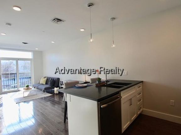 5th image of 434 McGrath Hwy #216A