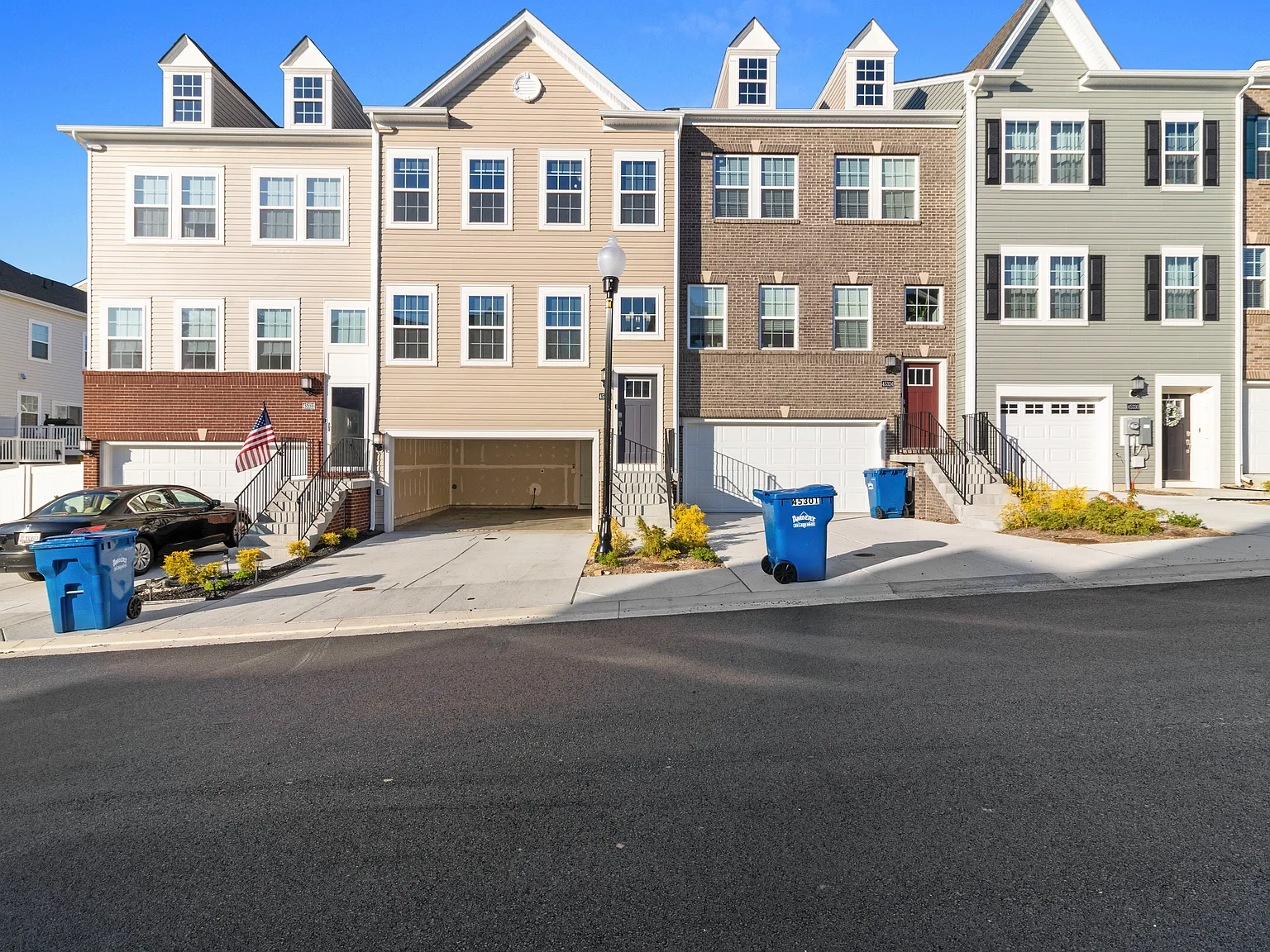 3 bed, 2400 sqft, $2,950 — Photo 1