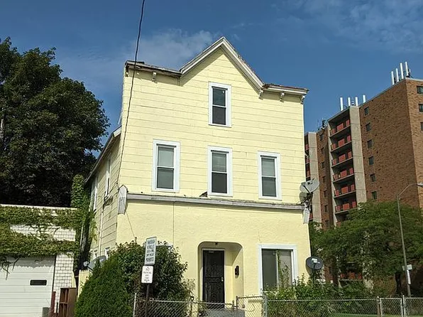 668 E 106th St #3, Cleveland, OH 44108
