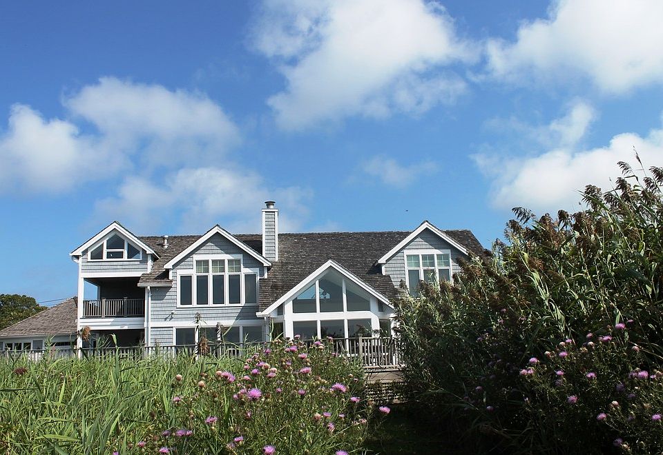 1st image of 485 E Lake Dr