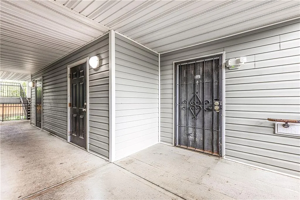 Building Photo - 13202 Fairington Ridge Cir