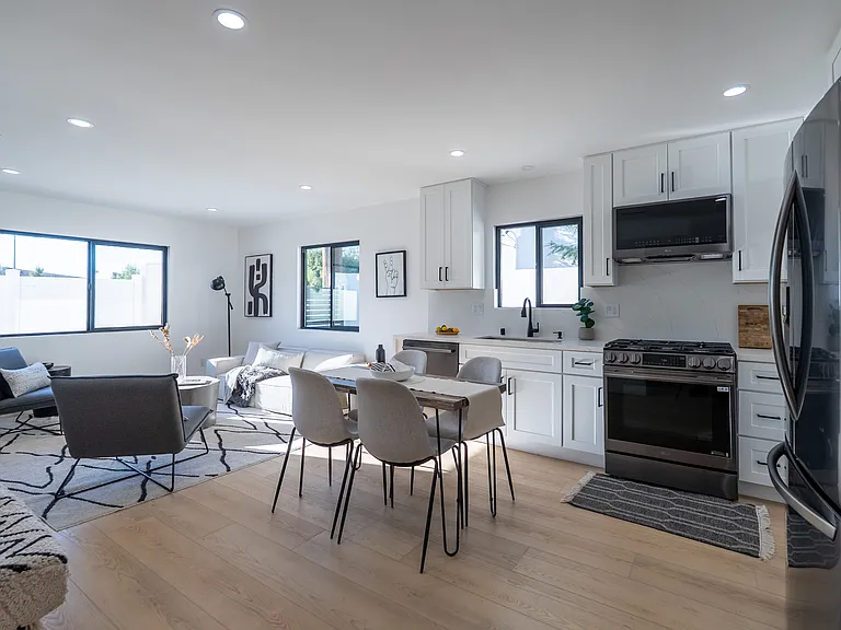 1721 Landis St — Photo 2