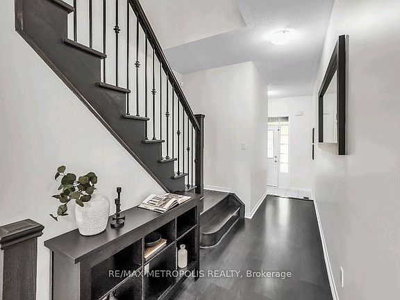 5th image of 49 Rimrock Cres