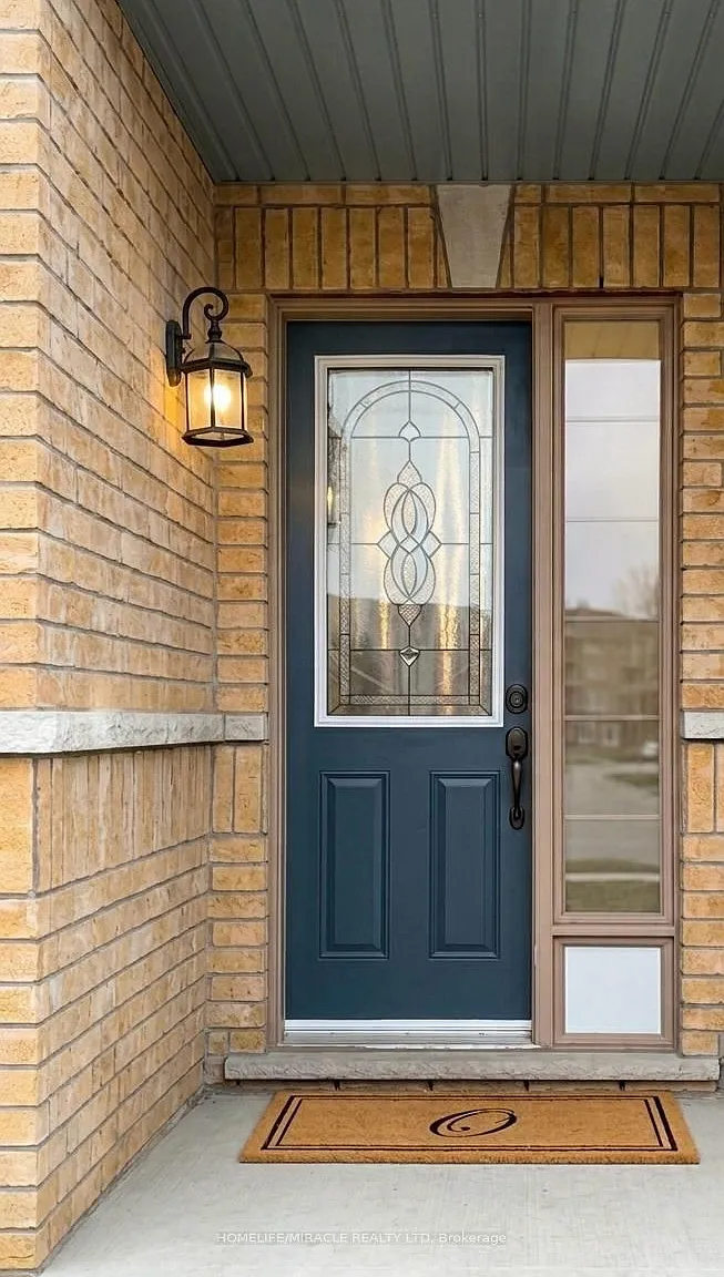 3 bed, $2,400 — Photo 2
