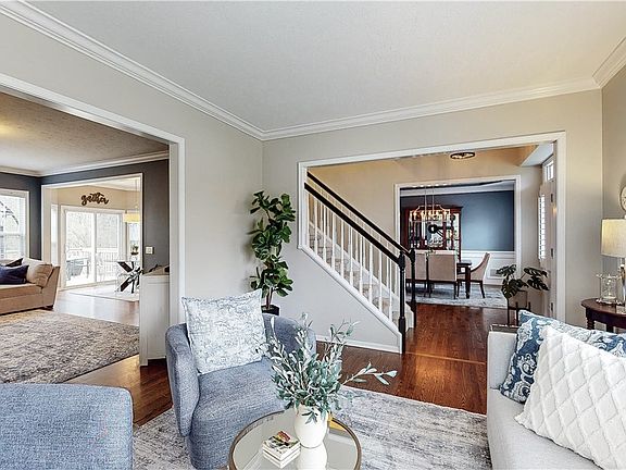 4th image of 107 Alderwood Trl
