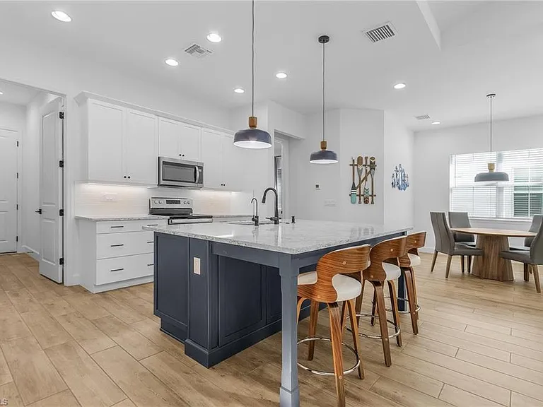 7034 Saona Ct — Photo 12