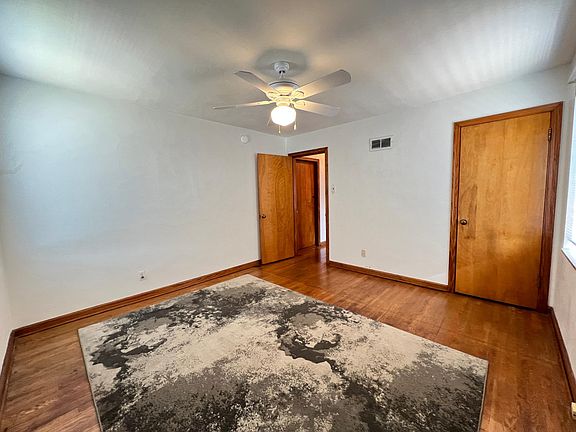 3rd image of 5211 Jamieson Ave #2F