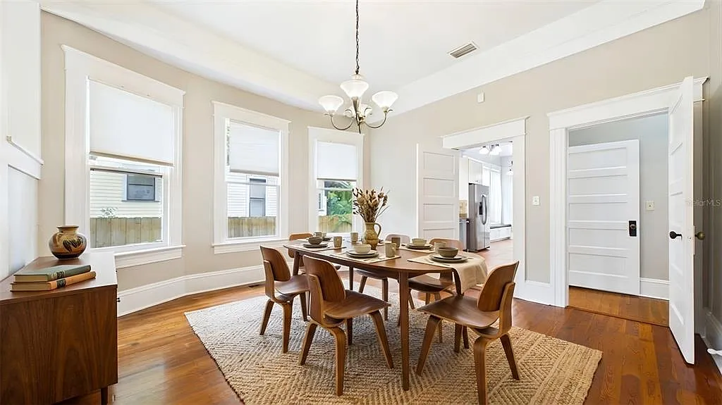 3 bed, 2.0 bath, 1906 sqft, $3,400 — Photo 3