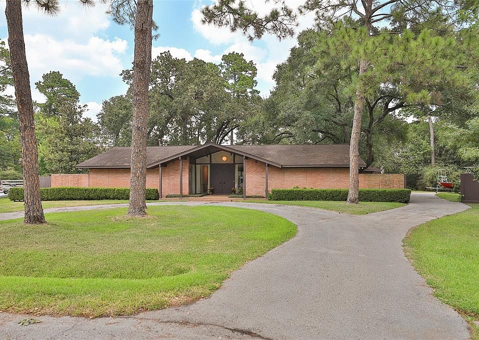 Welcome to 30 Hedwig Circle located in highly desirable Hedwig Village!