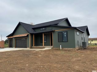 1819 Zara Trce, Clinton, IA 52732