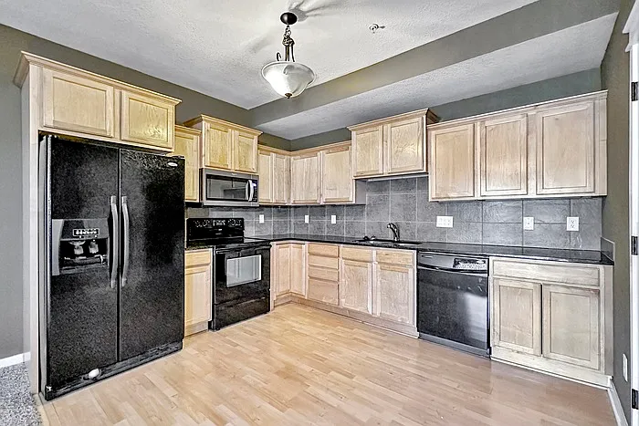 207 NE 45th Ln — Photo 4