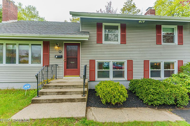 3rd image of 255 Starr Avenue