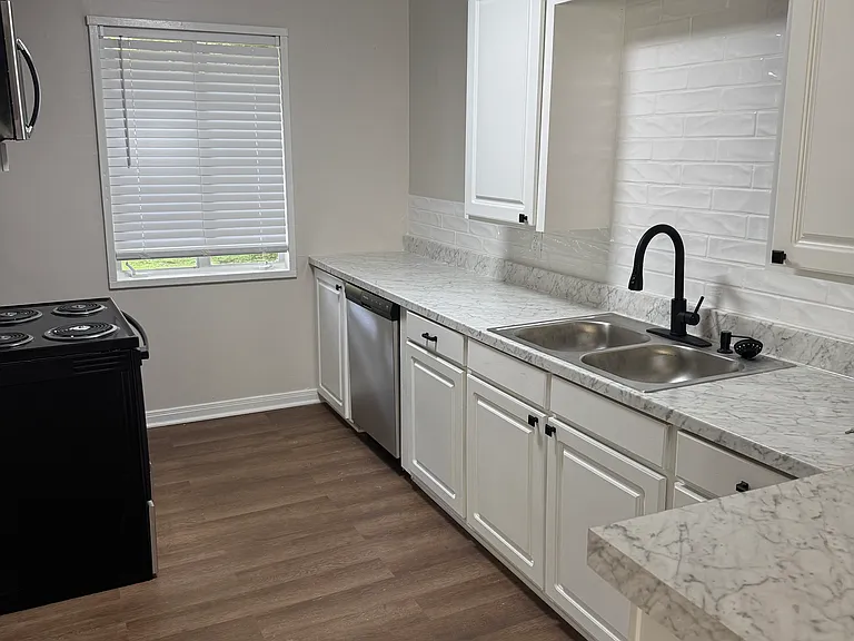 302 Mamie St — Photo 10
