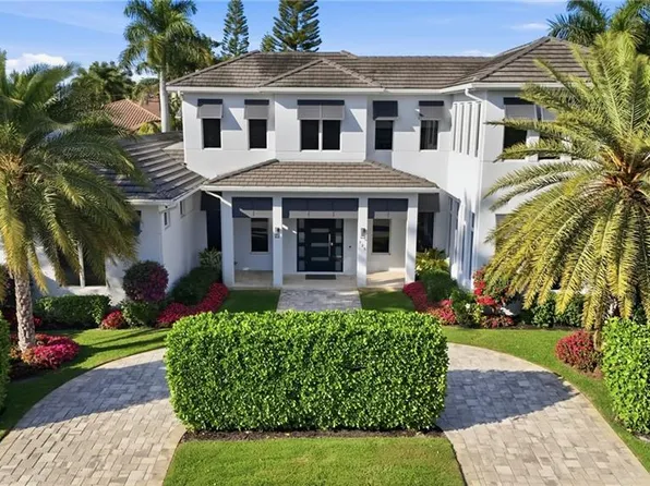 725 Harbour DR, NAPLES, FL 34103