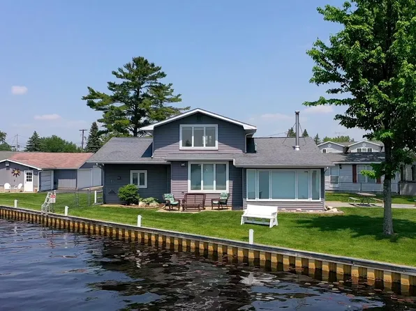 111 Inlet Dr, Prudenville, MI 48651