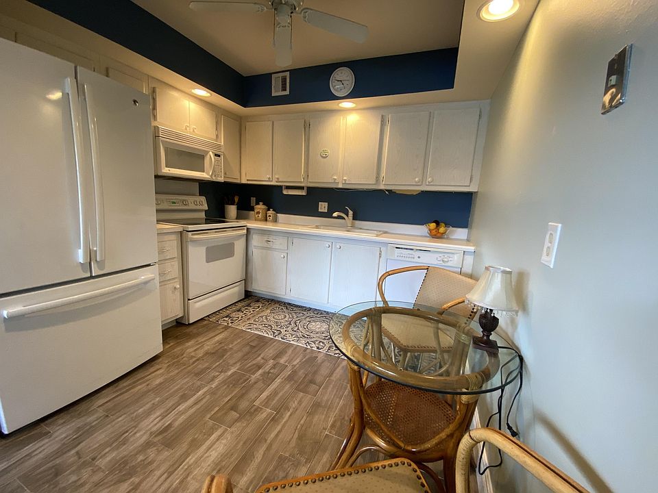 1st image of 221 Somerset Dr