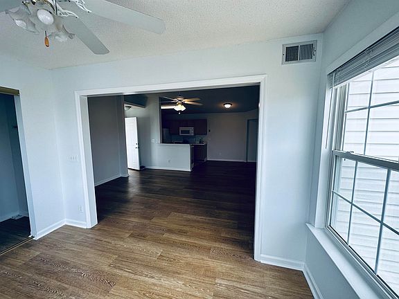 3rd image of 2273 Huntingdon Dr. #J