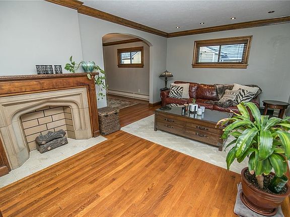 5th image of 10421 Manoa Ave