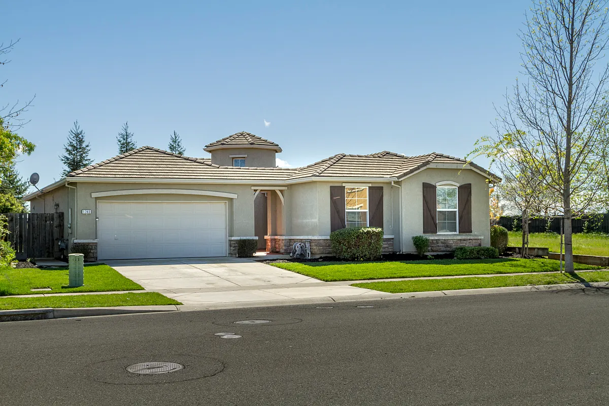 1740 Powder Way photo 1