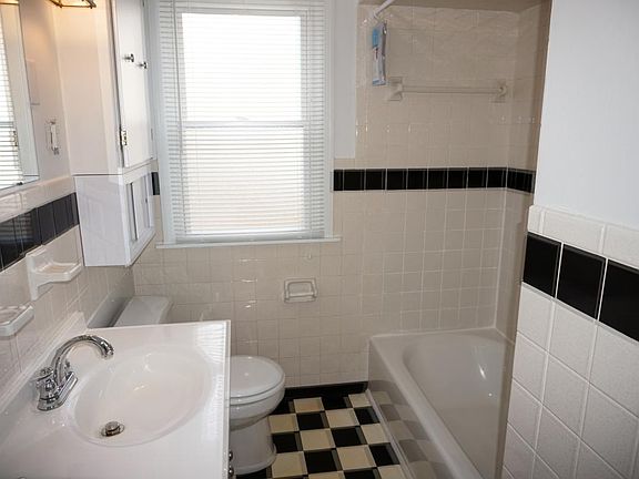 5th image of 638 Greenlawn Ave