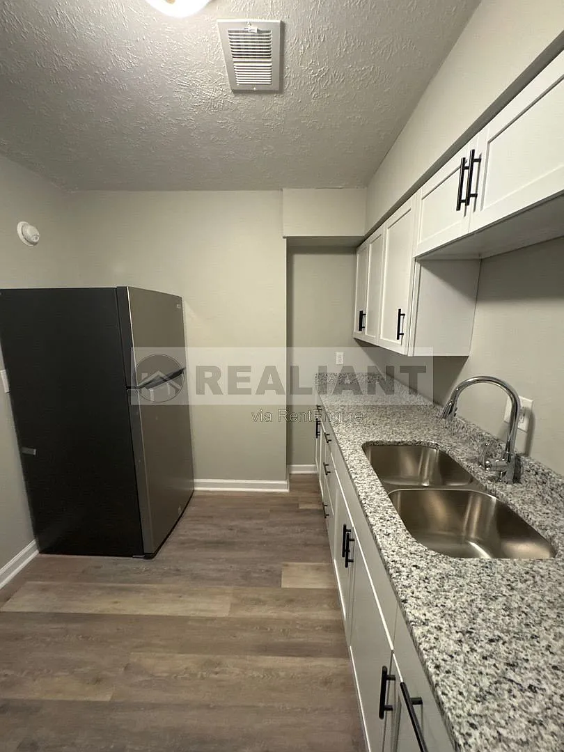 2 bed, 1.0 bath, 950 sqft, $995 — Photo 3