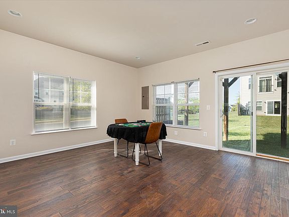 5th image of 109 Splendor Garden Way