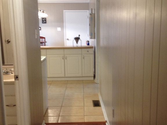 4th image of 120 Crockett Cir