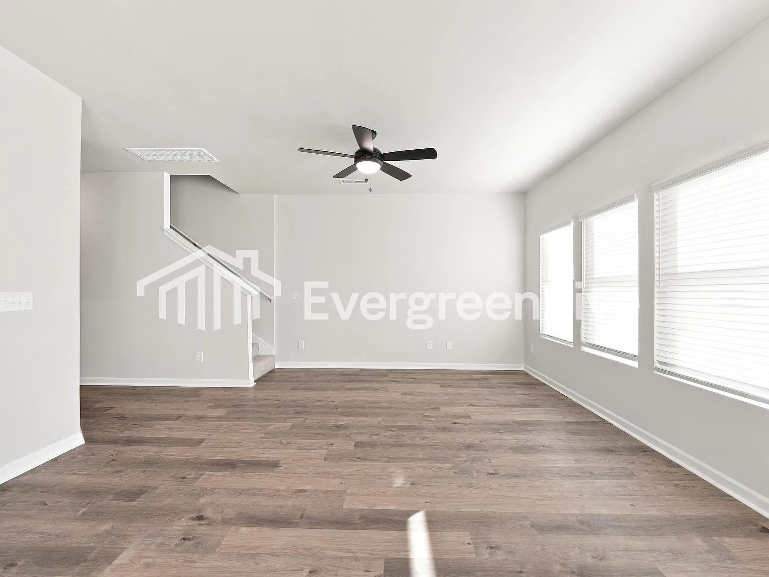 3 bed, 2.5 bath, 1689 sqft, $1,555 — Photo 3