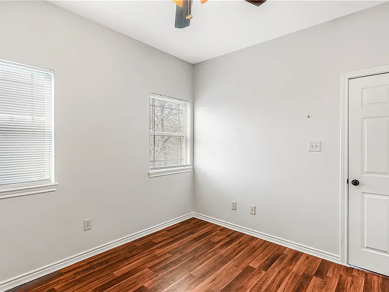 3933 John Sharp Pkwy #A — Photo 17